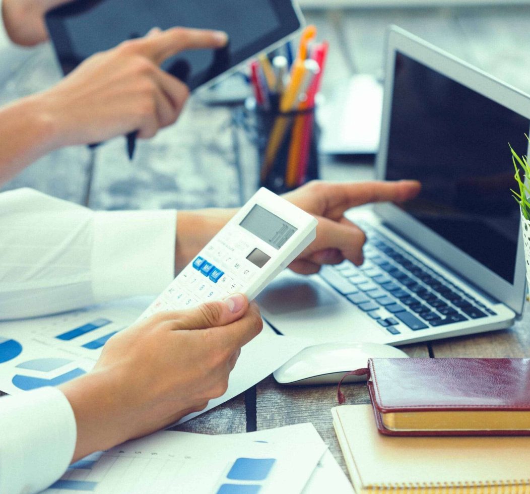 closeup-hands-business-meeting (1)